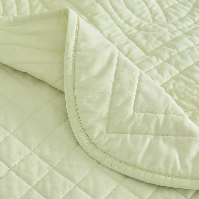 Martha Stewart - King Size Quilt Set, Soft & Breathable Cotton Percale Quilted Bedding with Matching Pillowcases, Scalloped Edge Bed Set, Vintage Scallop Green