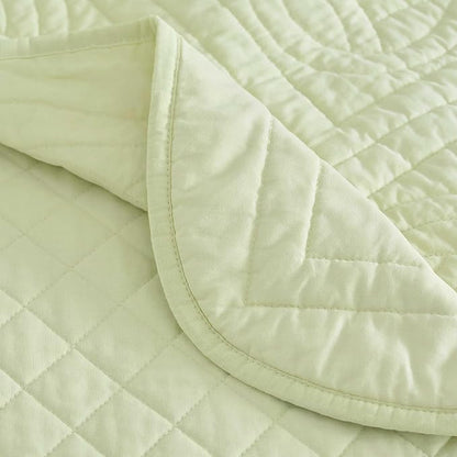 Martha Stewart - King Size Quilt Set, Soft & Breathable Cotton Percale Quilted Bedding with Matching Pillowcases, Scalloped Edge Bed Set, Vintage Scallop Green
