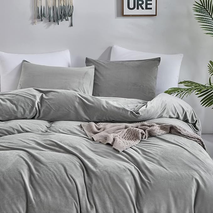 CLOTHKNOW Grey Velvet Queen Comforter Set Gray Bedding Comforter Sets Soft Queen Comforter Flannel Comforter with 2 x Pillow Cases