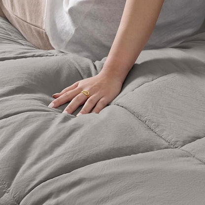 UGG Leonora Comforter Set with 1 Pillow Sham Lightweight Down Alternative Blanket Reversible All Season Washable and Hypoallergenic Bedding Set for College Dorm, Twin/Twin XL, Light Grey