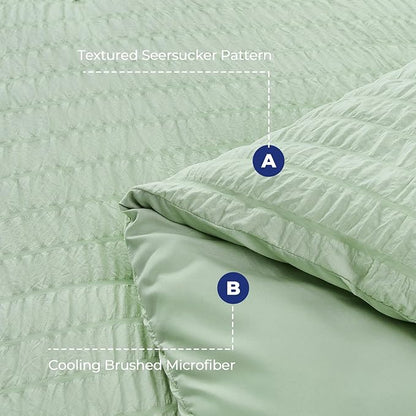 HYMOKEGE Light Green Duvet Cover King Size, Ultra Soft 3-Piece Seersucker Duvet Cover Set with Zipper Closure, Soft Brushed Microfiber Bedding Set with 8 Corner Ties (104"x90", 2 Pillowshams)