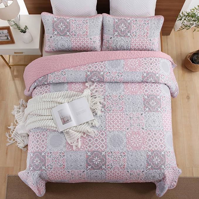 Dobuyly Pink Grey Quilt Set Queen Size, Boho Plaid Patchwork Bedspreads Coverlet Set, 3 Pieces Soft Lightweight Microfiber Summer Quilt Bedding Set for All Seasons 96"x90"
