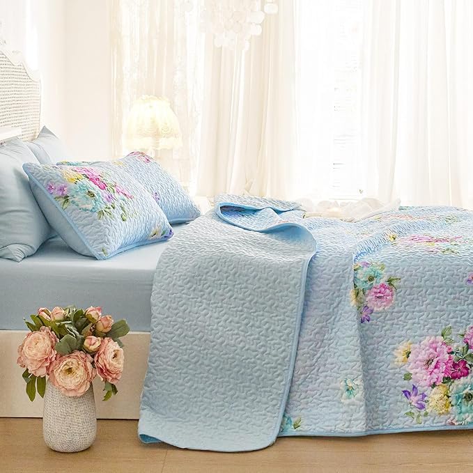 Wake In Cloud - Shabby Chic Quilt Set, Floral Coquette Cottagecore Farmhouse Vintage Flowers, for Women Teen Girls, Reversible Lightweight Bedspread Coverlet, 3 Pieces, Blue, Twin/Twin XL Size