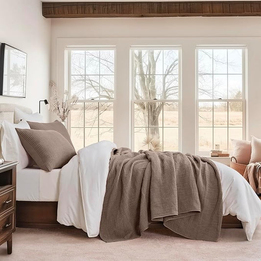 EVERGRACEHOME Cotton Coverlet Set King Size 3 Pieces, Lightweight Soft Ribbed Matelassé Bedspread Quilt Set, Cozy Oversized Quilted Bedding Set with 2 Pillow Shams for All Seasons, Mocha Brown
