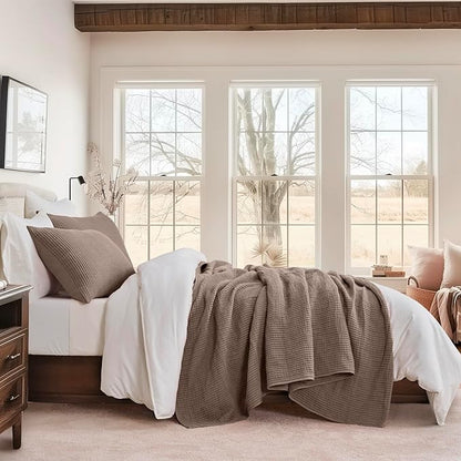 EVERGRACEHOME Cotton Coverlet Set Full Queen Size 3 Pieces, Lightweight Soft Ribbed Matelassé Bedspread Quilt Set, Cozy Oversized Quilted Bedding Set with 2 Pillow Shams for All Seasons, Mocha Brown