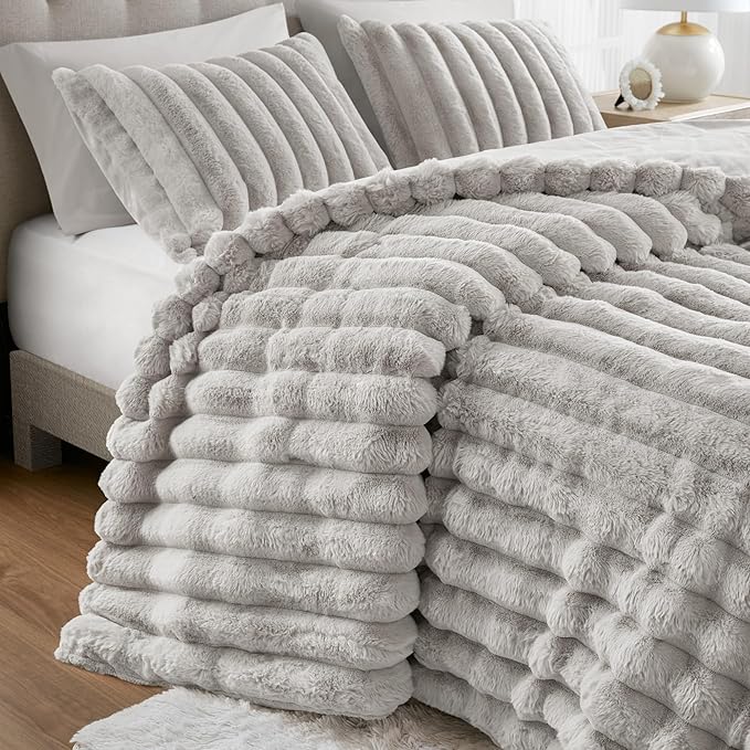 Madison Park Jasmine Queen Comforter Set, Luxurious Reversible Faux Fur Plush Ribbed Velvet Bedding, Fuzzy Thick Warm Winter Comforter, Super Soft Fluffy 3-Piece Set Light Grey