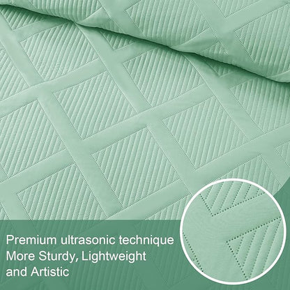 Exclusivo Mezcla King Quilt Set- Light Green Quilts Bedding Set with 2 Pillow Shams, Modern King Bedspread with Striped Pattern, Soft Lightweight Bedspreads Coverlets for All Seasons