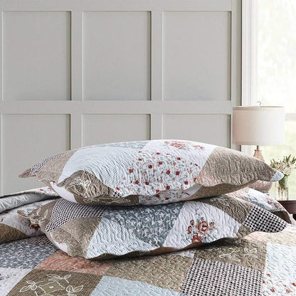 HoneiLife Quilt Set Twin Size - 2 Piece Microfiber Quilts Reversible Bedspreads Patchwork Coverlets Floral Bedding Set All Season Quilts with Geometric and Little Rose Print Pattern，Coffee
