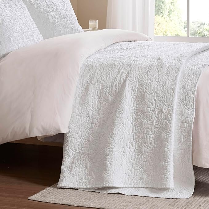 Madison Park Quebec Reversible Quilt Set Damask Design, Double Sided Stitching All Season, Lightweight Bedspread Bedding Set, Matching Sham, White, Twin(81"x110") 2 Piece