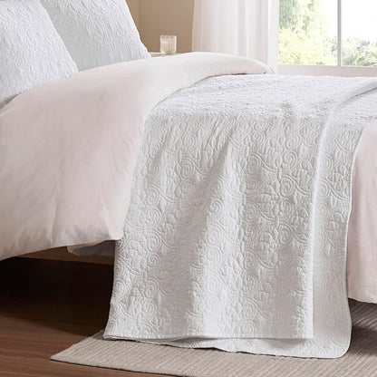 Madison Park Quebec Queen Size Quilt Bedding Set - White , Damask – 3 Piece Bedding Quilt Coverlets – Ultra Soft Microfiber Bed Quilts Quilted Coverlet