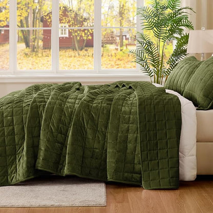 BEDELITE Velvet Quilt Set King Size - Luxury Velvet Comforter Bedding Set 3 Pieces, Lightweight Soft Cozy Olive Green Oversized Bedspread Coverlet for All Seasons with 2 Pillow Shams