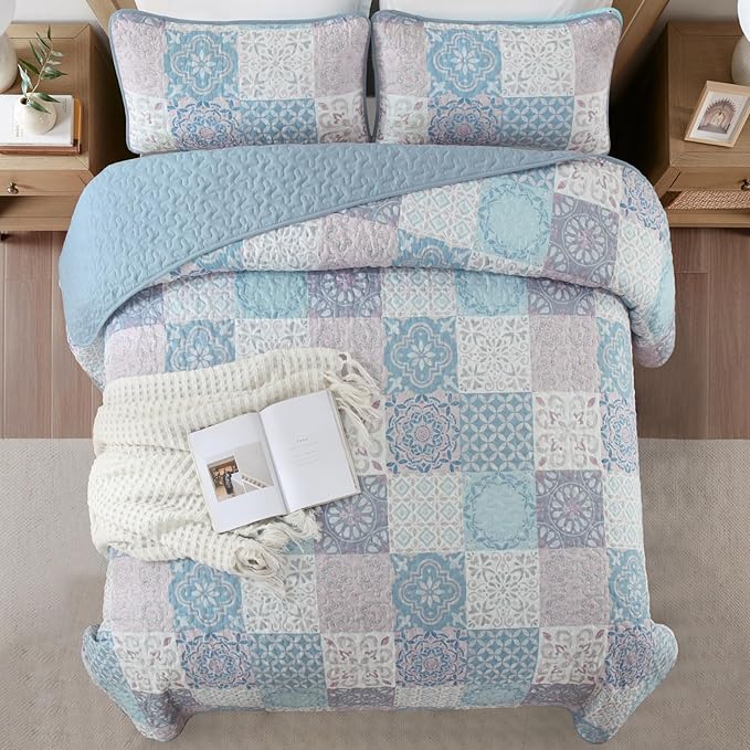 Dobuyly Quilt Set King Size, Light Blue/Pink Patchwork Bedspread 3 Pieces, Boho Plaid Summer Coverlet Set, Soft Lightweight Quilt Bedding Set for All Seasons 110"x90"
