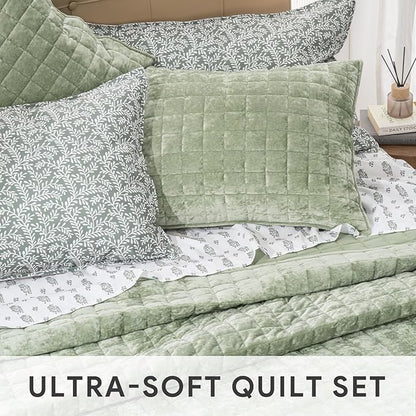 RECYCO Luxury Velvet Quilt Set King Size Bedding Sets, Ultra Soft Velvet Comforter Set, Lightweight Channel Box Stitch Oversized Bedspread Coverlet for All Season, with 2 Shams, Sage Green