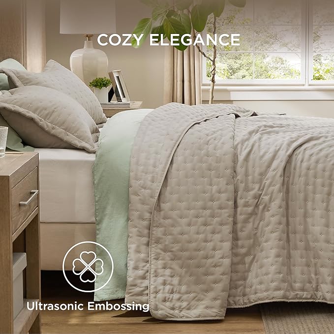 Bedsure California King Quilt - Linen Bedspread California King Size & Lightweight Comforter, Modern Farmhouse Coverlet with Clover Pattern, Ultra Soft All-Season Bedding, 111x106 Inches | Stitch-Free Quilting, Ultra Soft, Lightweight, Machine Washable...