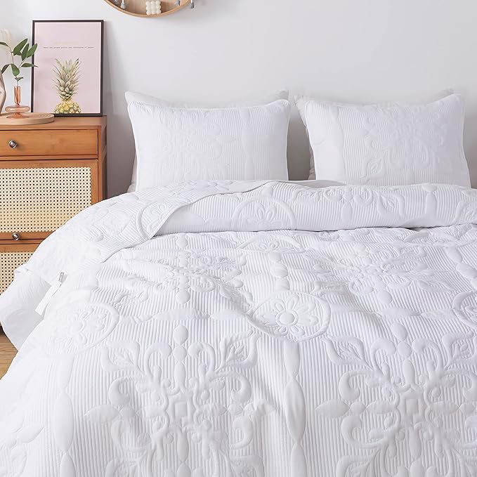 B2EVER White Damask Quilt King Size Bedding Sets with 2 Pillow Shams, Boho Bedspread Lightweight Soft Farmhouse Vintage Bohemian Coverlet Retro Jacquard Pattern Bed Cover for All Season, 3 Pieces