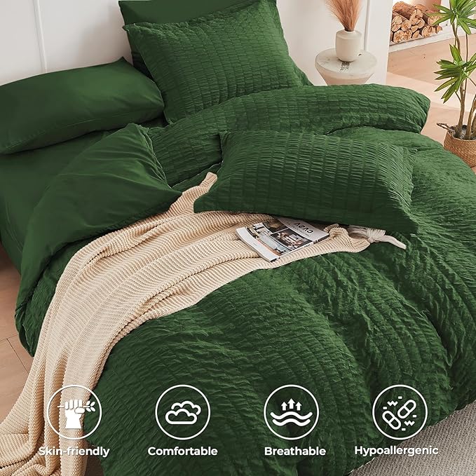 HYMOKEGE Dark Green Duvet Cover Queen Size, Ultra Soft 3-Piece Seersucker Duvet Cover Set with Zipper Closure, Soft Brushed Microfiber Bedding Set with 8 Corner Ties (90"x90", 2 Pillowshams)