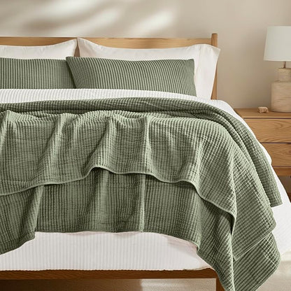 EVERGRACEHOME Cotton Coverlet Set King Size 3 Pieces, Lightweight Soft Ribbed Matelassé Bedspread Quilt Set, Cozy Oversized Quilted Bedding Set with 2 Pillow Shams for All Seasons, Olive Green