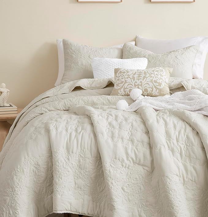 B2EVER Boho Light Beige Quilt California Cal King Size Bedding Set with Pillow Sham, Oversized Lightweight Bedspread Coverlet, Farmhouse Floral Vintage Bed Cover All Season, 3 Pieces, 118x106 inches