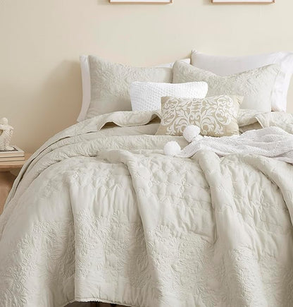 B2EVER Boho Light Beige Quilt California Cal King Size Bedding Set with Pillow Sham, Oversized Lightweight Bedspread Coverlet, Farmhouse Floral Vintage Bed Cover All Season, 3 Pieces, 118x106 inches