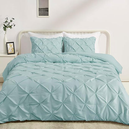 Amazon Basics Lightweight, Soft King Size Comforter Set, All-Season Down-Alternative 3-Piece Bedding, Pinch Pleat Design with Piped Edges, Spa Blue