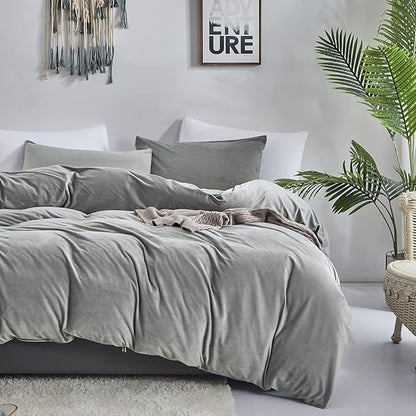 CLOTHKNOW Grey Velvet King Size Comforter Set 3Pcs Gray Bedding Comforter Sets Soft Flannel Comforter with 2 x Pillow Cases