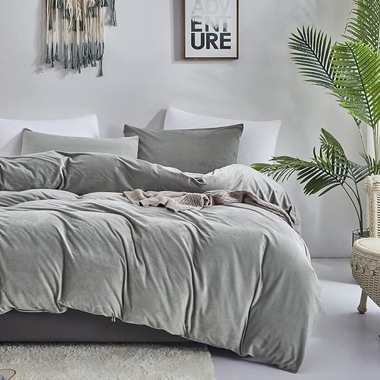 CLOTHKNOW Grey Velvet King Size Comforter Set 3Pcs Gray Bedding Comforter Sets Soft Flannel Comforter with 2 x Pillow Cases