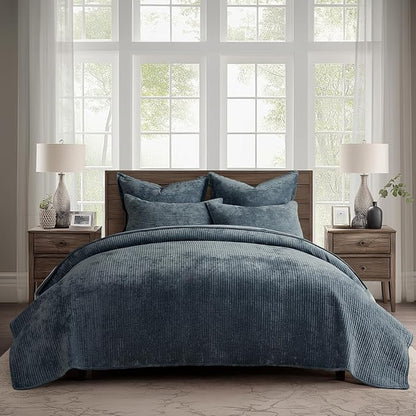 EVERGRACE Velvet Quilt Set Queen Size, Luxurious Soft Quilted Bedding Sets, Lightweight Velvet Comforter for All Season, Striped Channel Bedspread Coverlet with 2 Shams, Midnight Blue