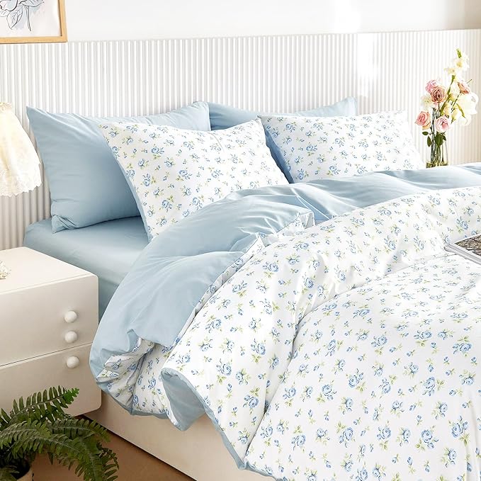 Wake In Cloud - Coquette Duvet Cover Set, Floral Cottagecore Flower Shabby Chic Cute Aesthetic, Soft Lightweight Bedding for Women Teen Girls, 3-Piece, White Blue, Full Size