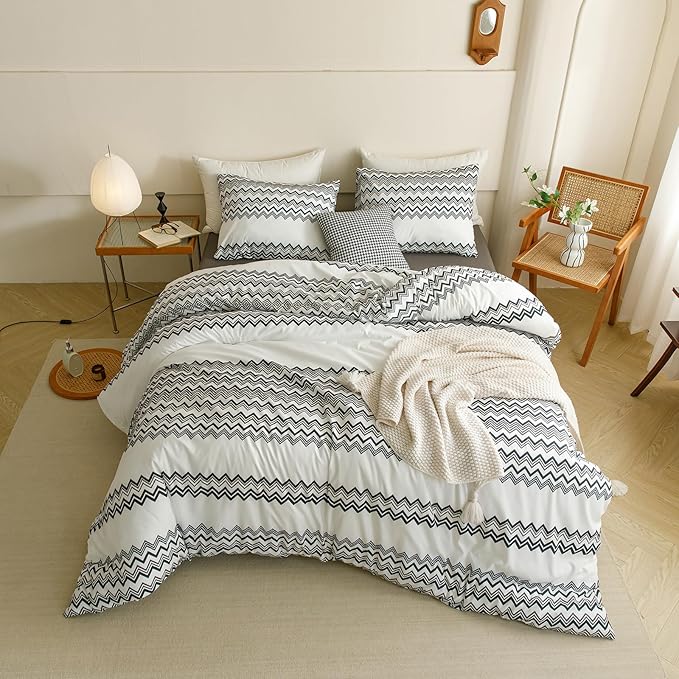 KAREVER Boho Comforter Full Aztec Bedding Set Southwest Theme 3 PCs Bohemian Comforter Set Black Waved Strips Full Size Comforter (80x90 Inches) with 2 Pillowcases (26x26 inches)