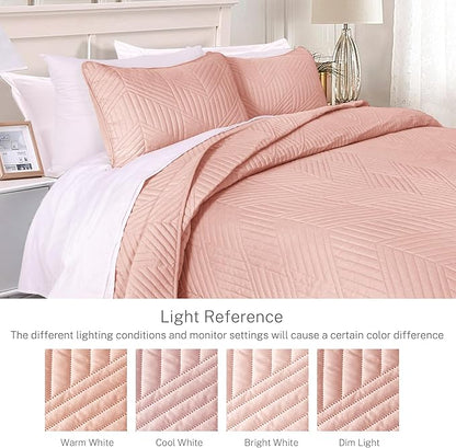 Exclusivo Mezcla California King Quilt Bedding Set, Lightweight Blush Pink Oversized King Bedspreads Soft Modern Geometric Coverlet Set for All Seasons (1 Quilt and 2 Pillow Shams)