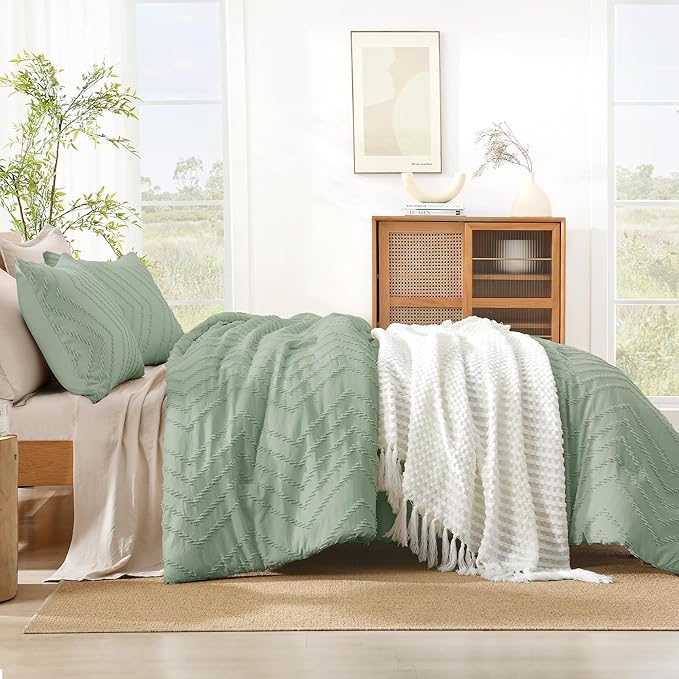 Litanika Sage Green Queen Size Comforter Sets, 3 Pieces Lightweight Chevron Tufted Bedding Comforter Set, Fluffy Down Alternative Comforter Bed Set Gift Choice (90x90In Comforter and 2 Pillowcases)