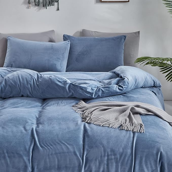 CLOTHKNOW Blue Velvet California King Comforter Set Soft Bedding Comforter Sets Lake Blue Comforter with 2 x Pillow Cases