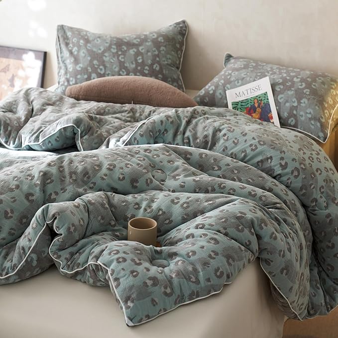 HighBuy Luxury Leopard Print Comforter Set King Size Green Muslin Cotton Sexy Fluffy Comforter with 2 Pillowcases Lightweight Breathable Cheetah Comforter Sets King All Season Home Decor