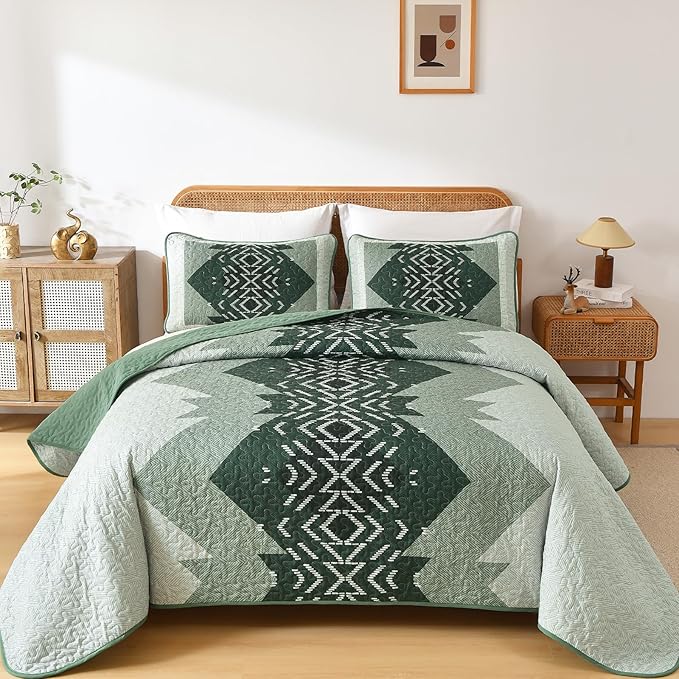 Dintszyayue Green Quilt Set Queen Size,3 Piece Boho Aztec Texture Bedspread Coverlet Set Reversible Lightweight Bedding Set Geometric Bohemian Bed Cover with 2 Pillowcases(Green,90"x96")