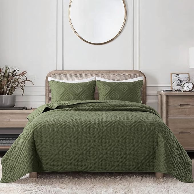 Olive Green Twin Size Quilt Bedding Sets with Pillow Sham, Boho Dark Deep Sage Lightweight Soft Bedspread Coverlet, Quilted Blanket Thin Comforter Bed Cover for All Season, 2 Pieces, 68x90 inches