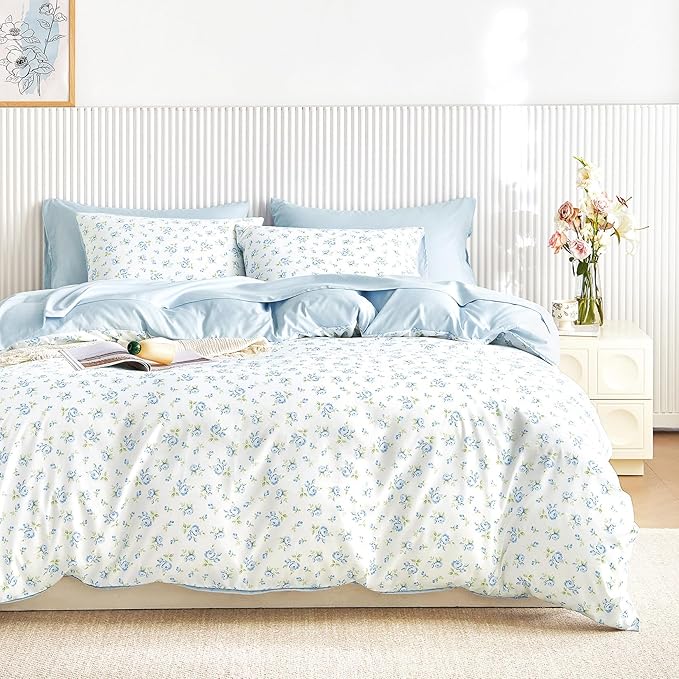 Wake In Cloud - Coquette Duvet Cover Set, Floral Cottagecore Flower Shabby Chic Cute Aesthetic, Soft Lightweight Bedding for Women Teen Girls, 3-Piece, White Blue, Queen Size