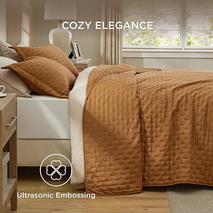 Bedsure Twin Quilt - Ultra Soft Twin XL Quilt Bedding for Dorm Decor, Lightweight All-Season Comforter, Honey Ginger Bedspread Coverlet with Clover Pattern, 68 x 86 Inches | Stitch-Free Quilting, Ultra Soft, Lightweight, Machine Washable, Pet-Friendly