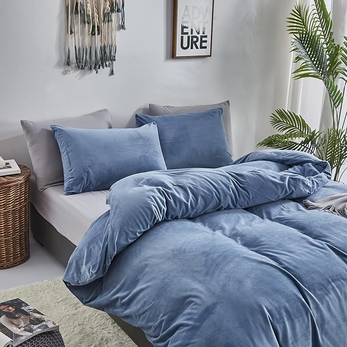 CLOTHKNOW Blue King Size Comforter Set Velvet Bedding Comforter Sets Soft Lake Blue Comforter with 2 x Pillow Cases