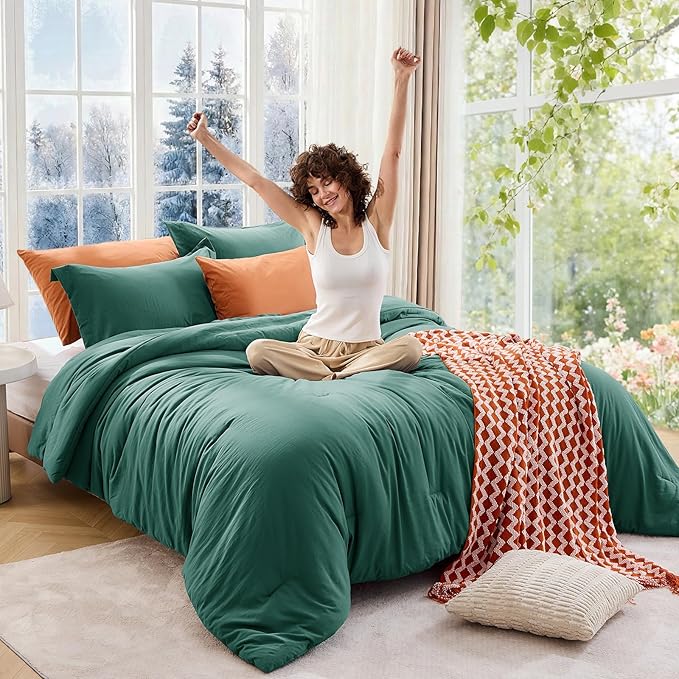 MUXHOMO Full Comforter Sets, All Season Ultra Soft Down Alternative Bedding - 3 Piece Lightweight Bed Set Includes 1 Comforter (82"x86") and 2 Pillow Shams (20"x26"), Emerald Green