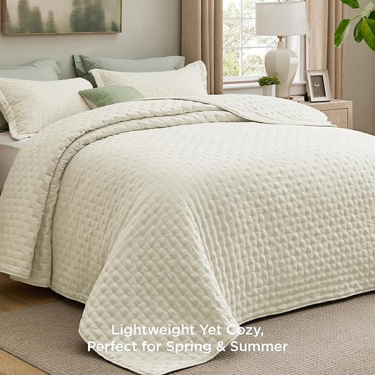 Bedsure King Quilt - Cream Bedspread King Size & Lightweight Comforter, Modern Cottage Coverlet with Clover Pattern, Ultra Soft All-Season Bedding, 106 x 96 Inches | Stitch-Free Quilting, Ultra Soft, Lightweight, Machine Washable, Pet-Friendly