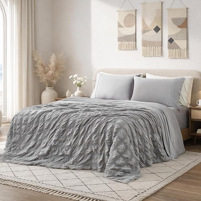 Cozy Bliss Cooling Comforter Seersucker Plaid King Size, Q-Max 0.45 Lightweight Cooling Blanket, Breathable Silk Smooth Summer Bedding Quilt for Hot Sleepers Night Sweats Dark Grey