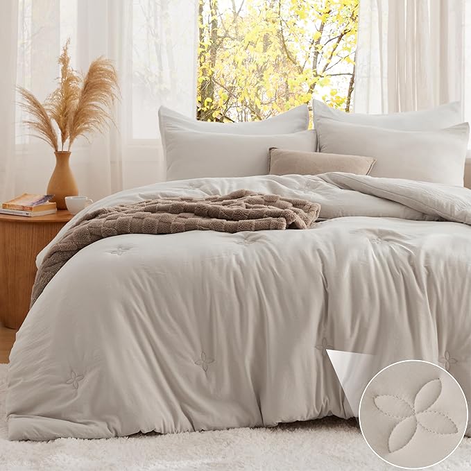 Bedsure California King Comforter Set Beige, Soft Prewashed Cal King Bedding, Quilted Comforter with Clover Design, Down Alternative Comforter for All Seasons, 3 Pieces Bed Set with 2 Pillow Shams