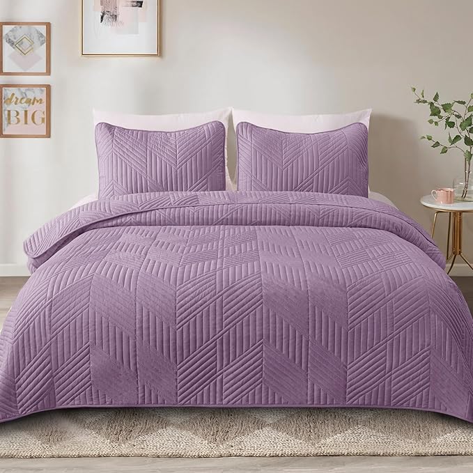 Exclusivo Mezcla Ultrasonic King Quilt Bedding Set, Lightweight Dusty Lavender Bedspreads Soft Modern Geometric Coverlet Set for All Seasons (1 Quilt and 2 Pillow Shams)
