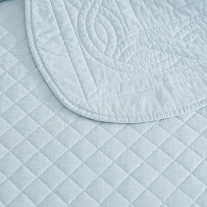 Martha Stewart - Twin Size Quilt Set, Soft & Breathable Cotton Percale Quilted Bedding with Matching Pillowcase, Scalloped Edge Bed Set, Vintage Scallop Blue