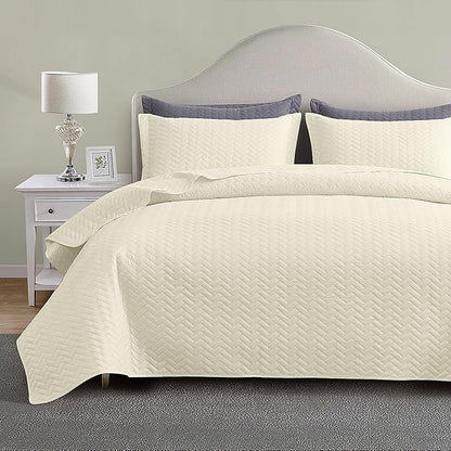 Maple&Stone Quilt Set Oversized King Size, 128"x120" Lightweight Cream White Bedspread Ultrasonic Chevron Pattern Light Coverlet for All Season Comforter Bedding Decor - 3 Piece Bed Cover Sets