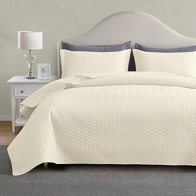 Maple&Stone Quilt Set Queen Size, Lightweight Off-White Bedspread Ultrasonic Chevron Pattern Light Coverlet for All Season Comforter Bedding Decor - 3 Piece Full Bed Cover Sets