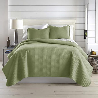 Southshore Fine Living, Inc. Oversized King Quilt Bedding Set, Pet Hair Resistant Bedding, Microfiber Lightweight Bedspread, California King Coverlet Set w/2 Pillow Shams, Sage Green Quilt