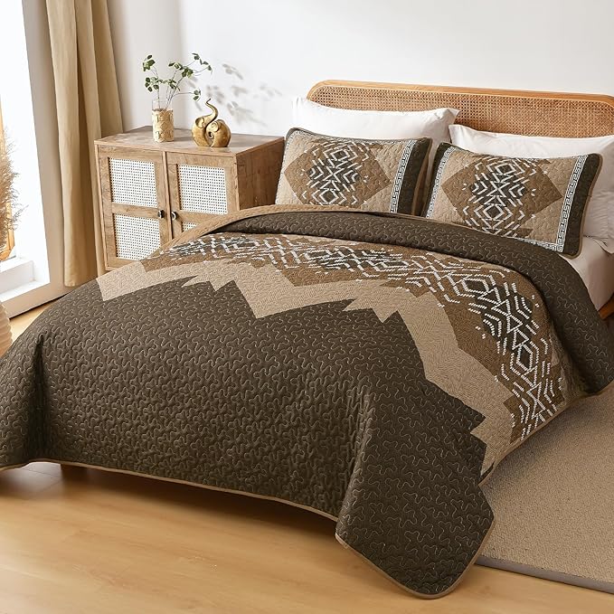Dintszyayue Brown Quilt Set Queen Size,3 Piece Boho Aztec Texture Bedspread Coverlet Set Reversible Lightweight Bedding Set Geometric Bohemian Bed Cover with 2 Pillowcases(Dark Brown,90"x96")