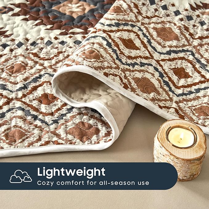 Wake In Cloud - Western Quilt Set, Southwestern Aztec Country Style with Rustic Ranch Vibe, Reversible Lightweight Bedspread Coverlet, 3 Pieces, Beige Brown, Queen/Full Size