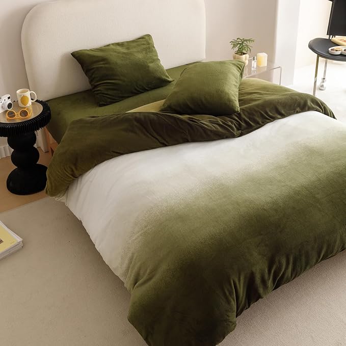 CLOTHKNOW Green White Queen Comforter Sets Velvet Bedding Comforter Sets Olive Green Comforter Soft Comforter Queen with 2 x Pillow Cases